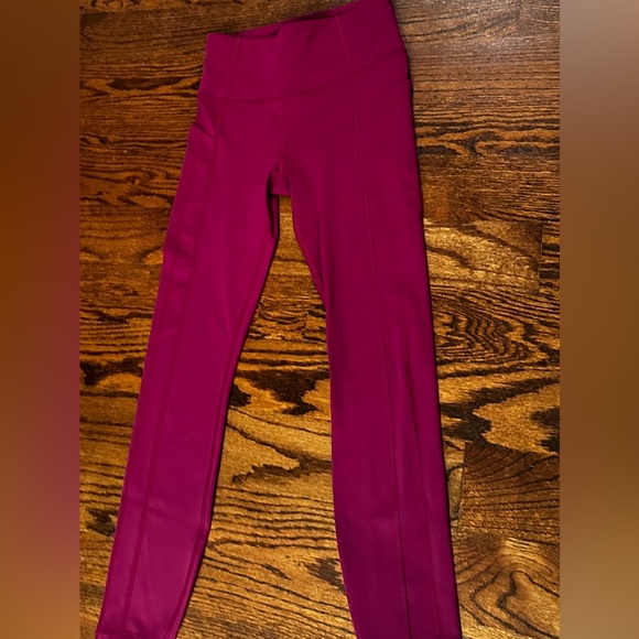 Athleta leggings with pockets size  XS.              Colour- Bordeaux like new - Picture 3 of 8